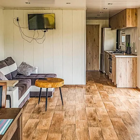 2 Bedroom Lovely In Сasa de vacaciones *